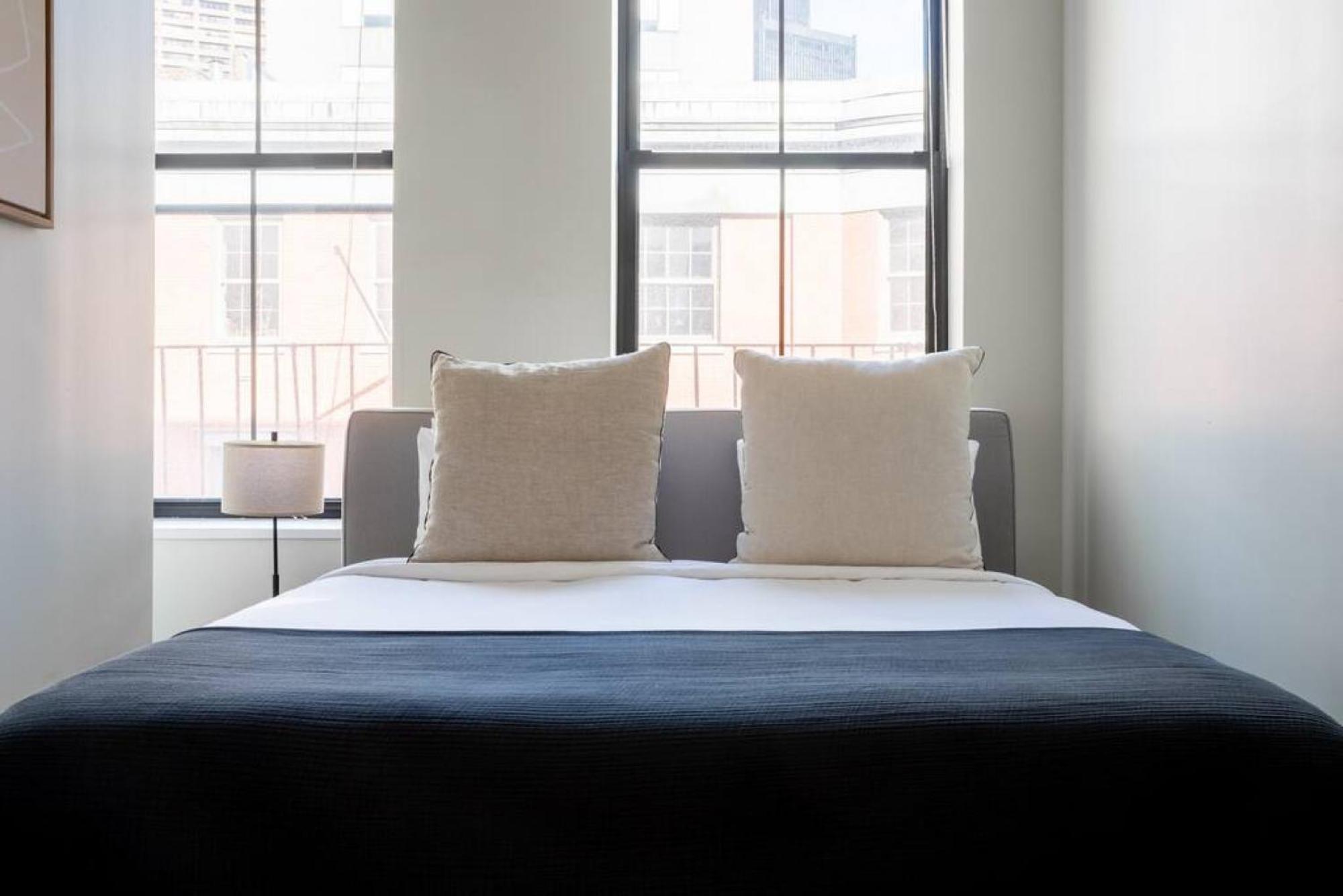 Beautiful 4br 2br Downtown Xing High Ceilings Apartment *