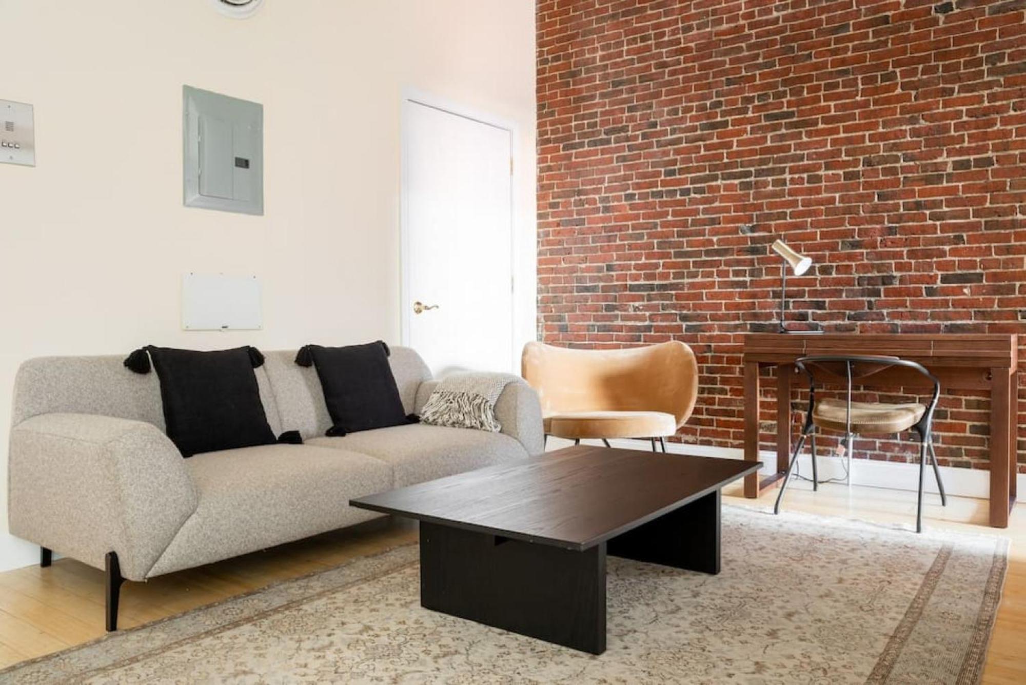 Beautiful 4br 2br Downtown Xing High Ceilings